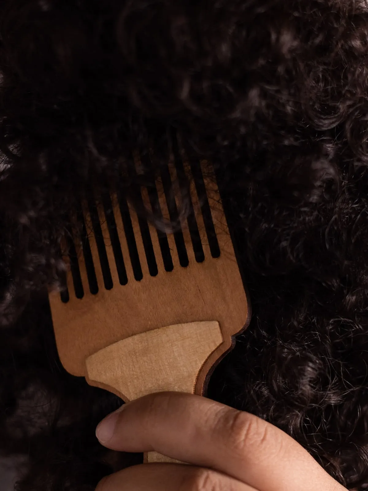 4C hair routine: wooden afro comb for detangling without breakage